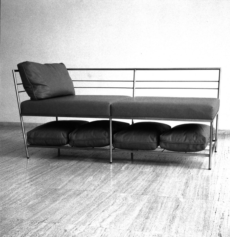 Chaise Longe, 1998, leather and iron steel, 80,5 x 177,5 x 80 cm.